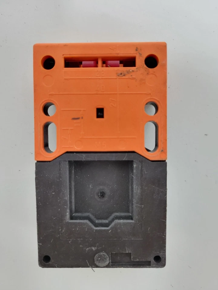 SIEMENS LIMIT SWITCH 3SE3 243-0XX40 3SE32430XX40 - USED - Image 4 of 4