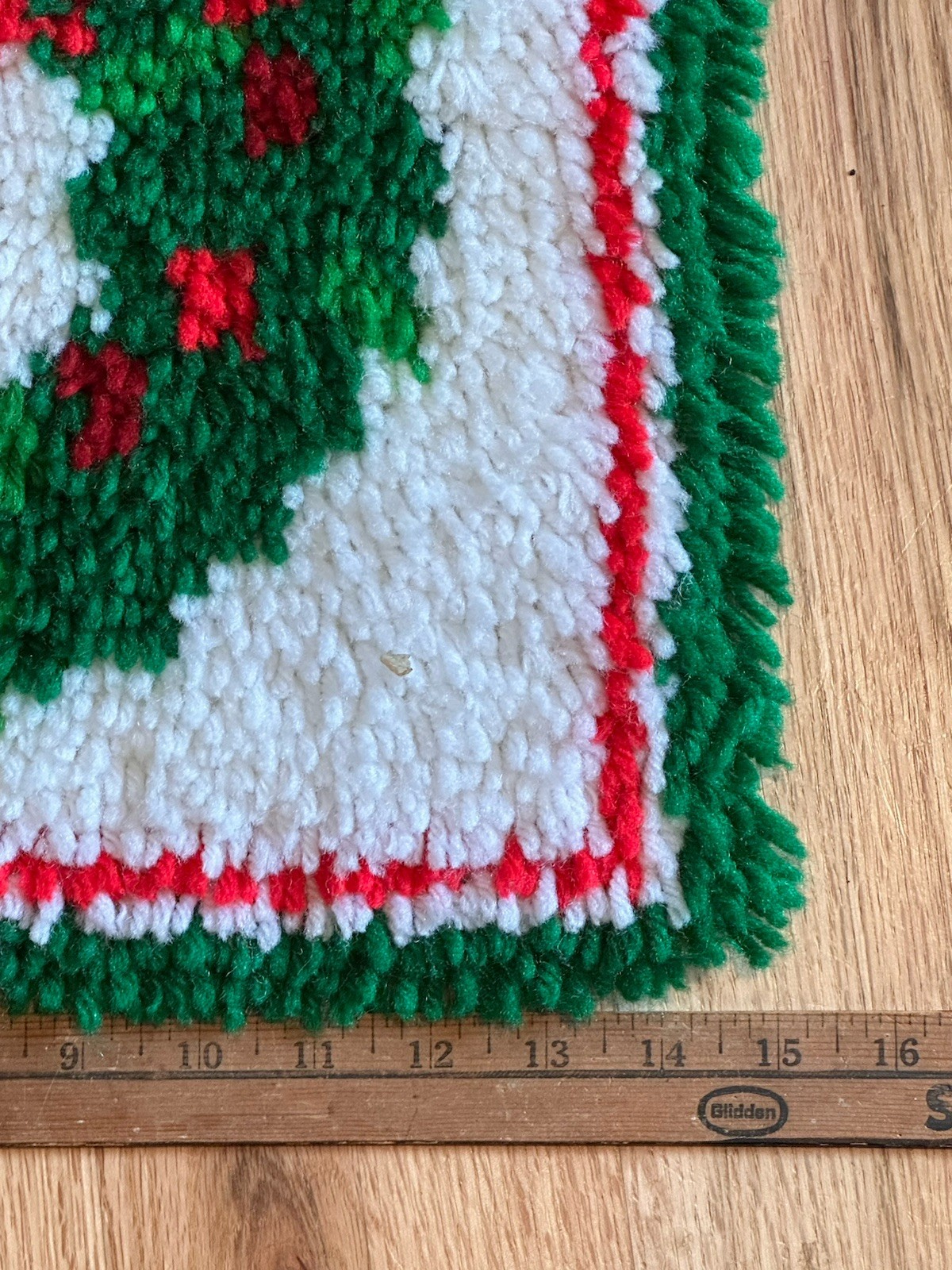 Vintage Christmas Wreath Latch Hook Rug Handmade- Finished 15” x 15” Festive