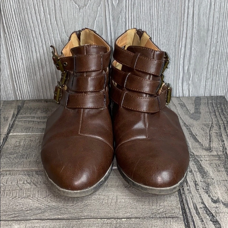 Quipid Women's Buckle Leather Booties Size 8.5 - Image 2 of 4