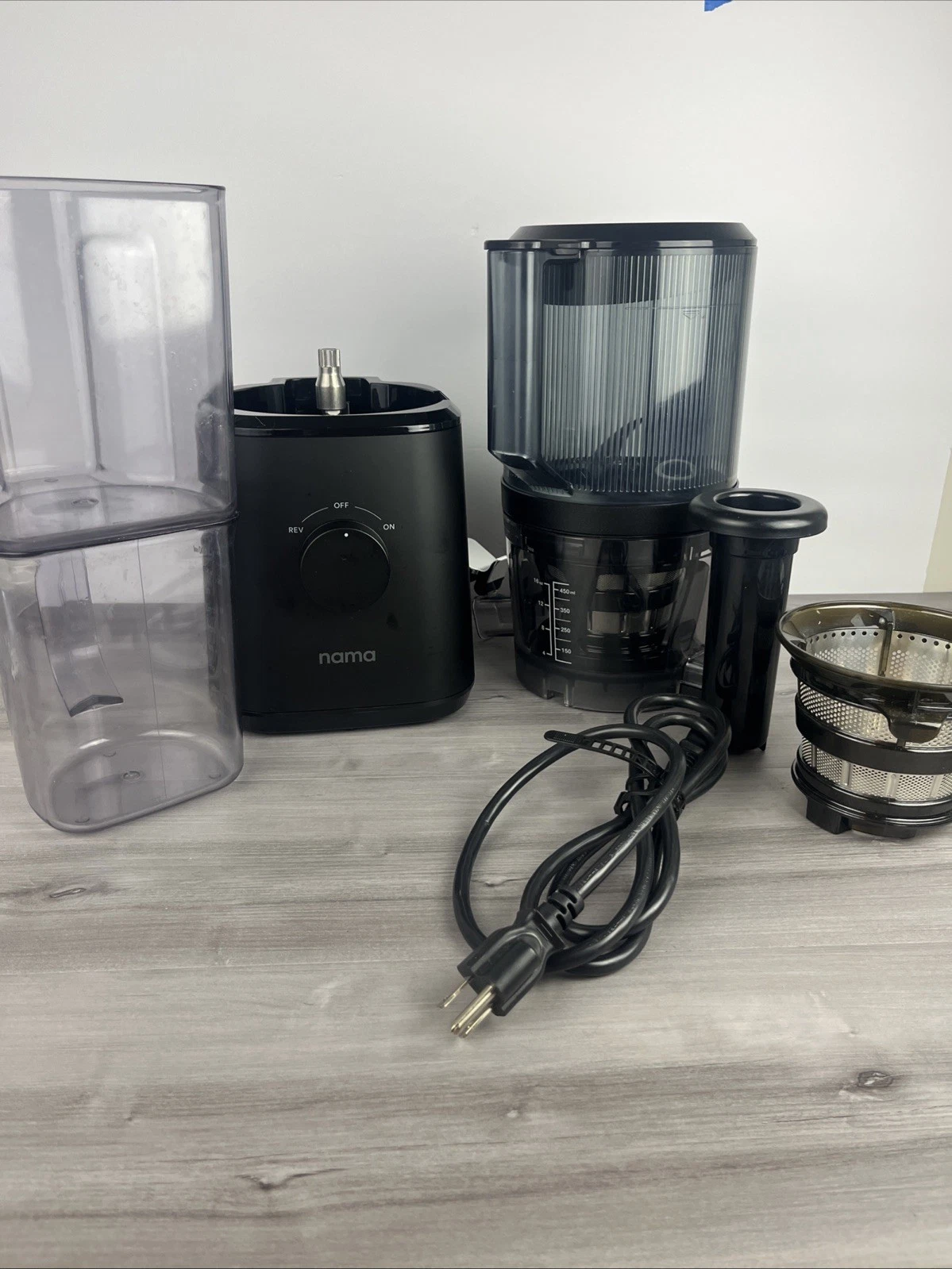 Nama SJ-200 Masticating Juicer Black 200W Cold Press 120V