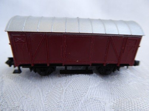 Eisenbahn Arnold Güterwagen 9460774-5 braun/mit Silberdach Spur N  gebraucht | Zustand: Gebraucht