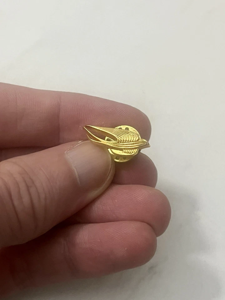 DOVE 🕊️ PEACE pin, high quality, unique, rare Gold  - US Made - Image 4 of 4