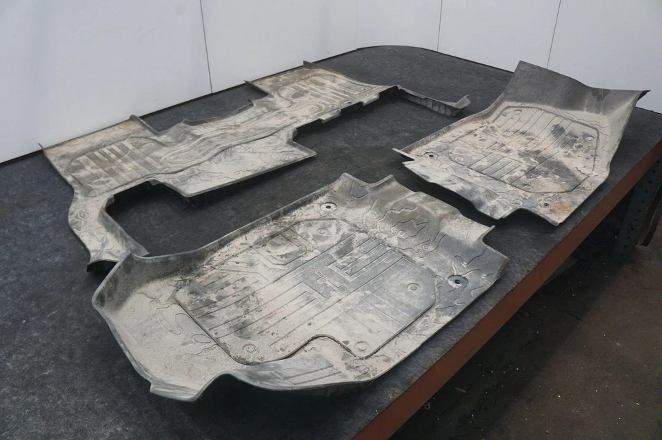 Set 3 Interior Floor Mat OEM 86800532 Gmc Hummer Ev 2024 - Image 2 of 4