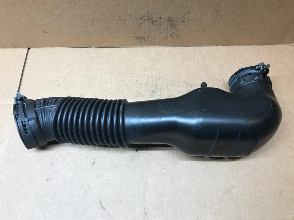 1997 Saturn SL1 1.9L engine air cleaner outlet duct intake hose tube 21006505 Foto 2 de 4