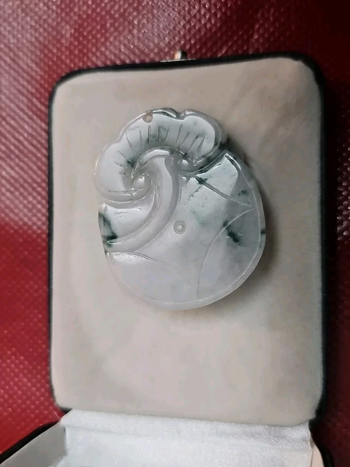 Ice Green Jadeite Fish Sculpture Pendant 4.5 cm x 4 cm Vintage Rare Find  - Image 3 of 4