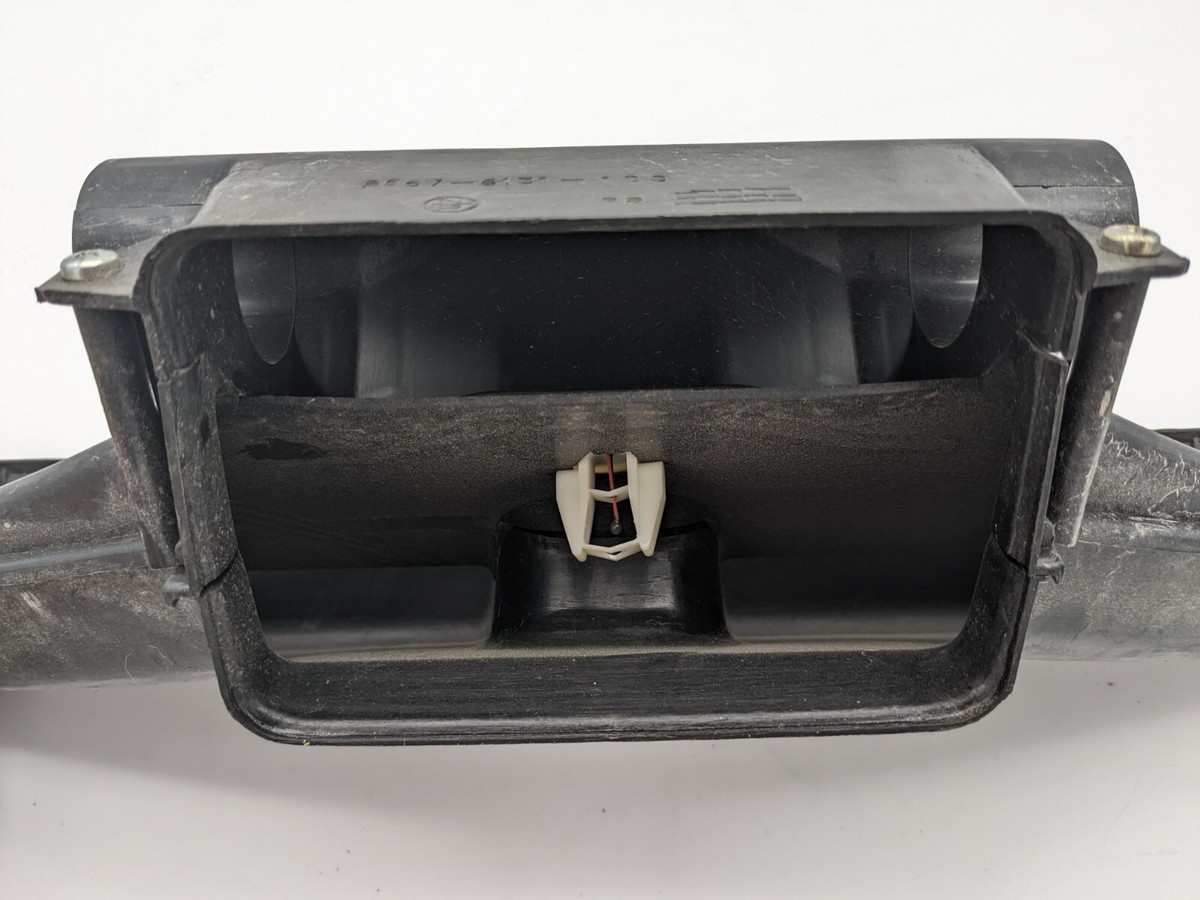 90-96 Nissan 300zx 27800-30P00 Front windshield defroster vent