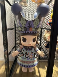 MEGA ROYAL MOLLY 1000% Huang Yuxing MEGA ROYAL MOLLY 1000% Huang