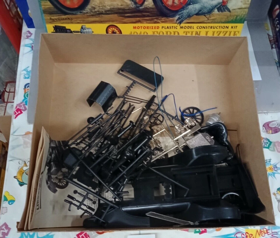 LINDBERG 1/16 1910 FORD TIN LIZZIE MADE IN USA 1964 - Immagine 2 di 2