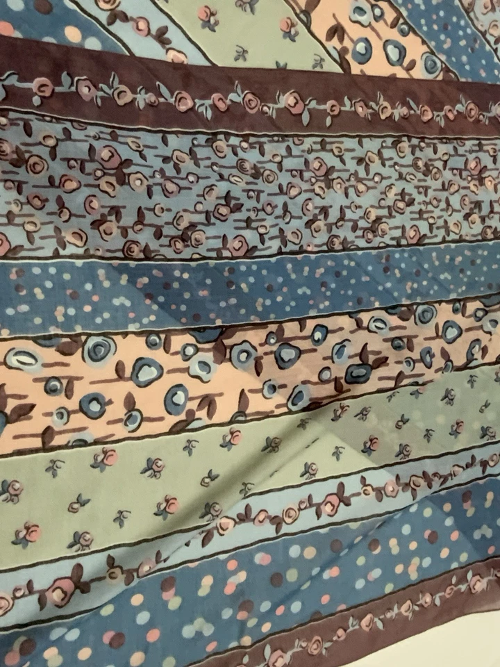 Bufanda rectangular para mujer CACHAREL con estampado de flores de lana y seda en muy buena condición Foto 4 de 4