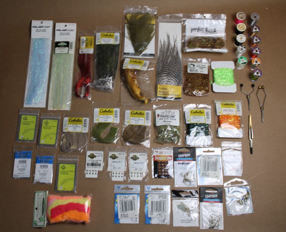 Lote muy grande de materiales y herramientas para atar moscas Foto 2 de 4
