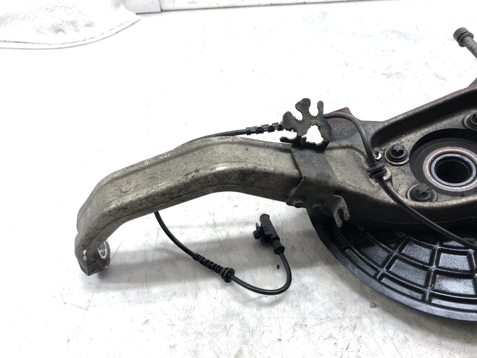 2014-2019 MASERATI GHIBLI SQ4 AWD LEFT DRIVER FRONT SPINDLE KNUCKLE HUB OEM.