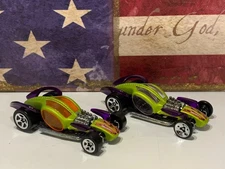HOT WHEELS I CANDY X2. 2002 1ST EDITION LIME GREEN W/WINDOW & WHEEL VARIATIONS.