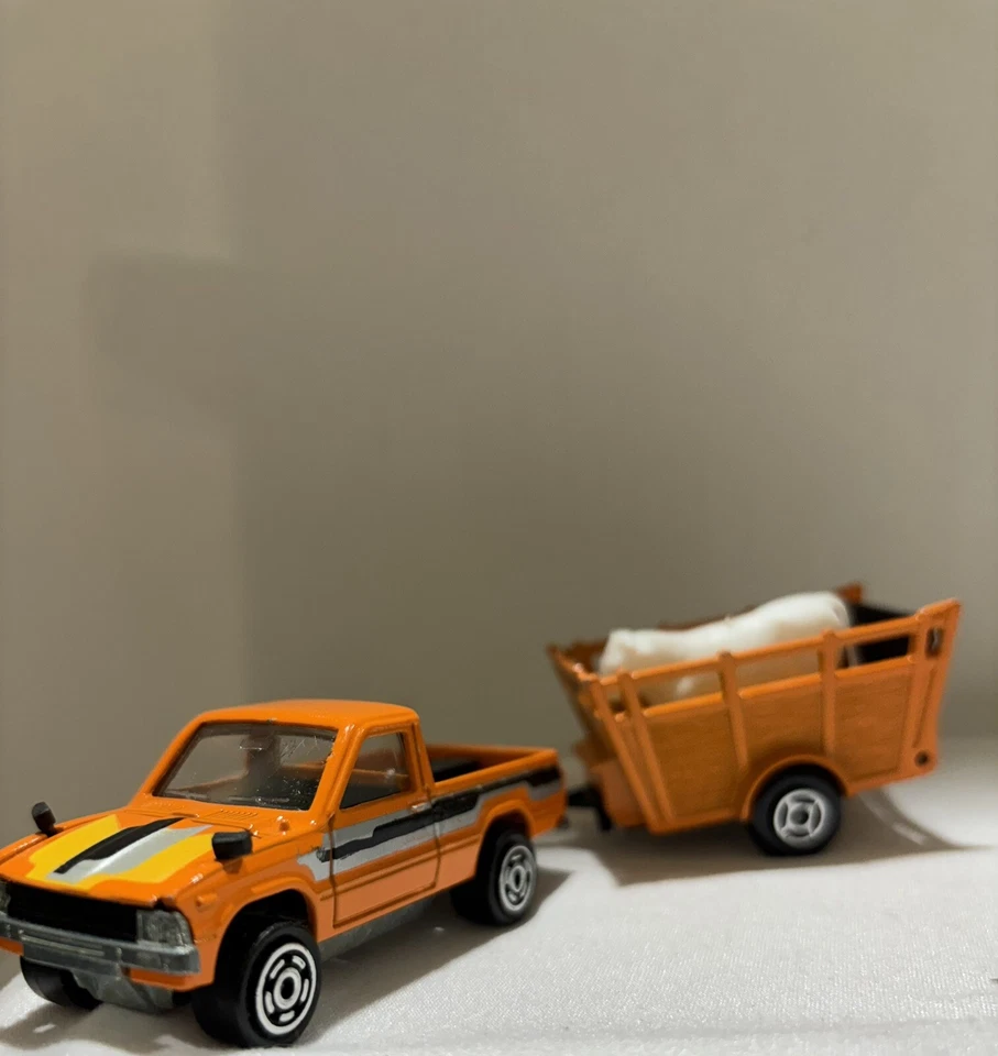 Camioneta y remolque Majorette serie 300 Betaillere Toyota Hilux RARO Foto 2 de 4