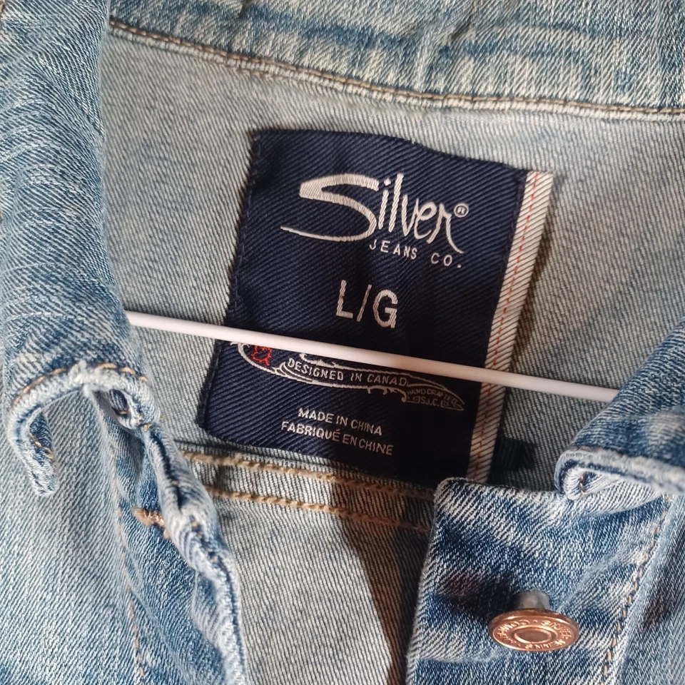 Chaqueta vaquera plateada para mujer talla grande Trucker Strech Foto 3 de 4