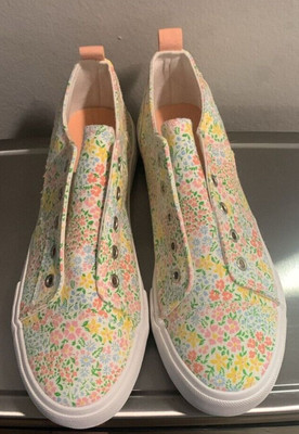 NEW Journee Collection Women's Tru  Raaye Sneakers SIDE 10 ( WITH OUT BOX)