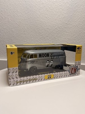 M2 Machines 1960 VW Delivery Van MOON Equipped Super Chase 1/24