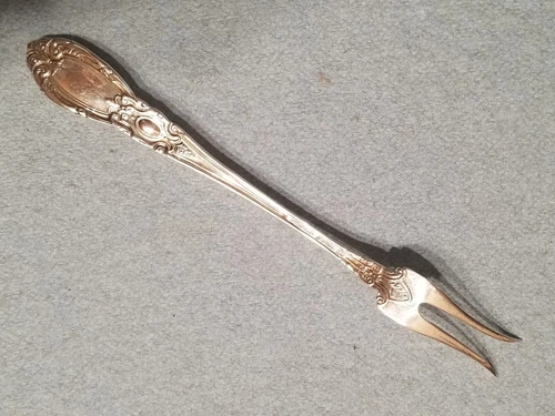 TOWLE King Richard Sterling Silver4 Pickle / Olive Fork 6 1/8"   No mono