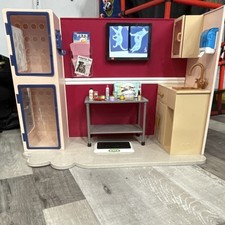 Nuestra Generación Healthy Paws Clínica Veterinaria de Mascotas y Muñeca OG MD con Accesorios Clínicos