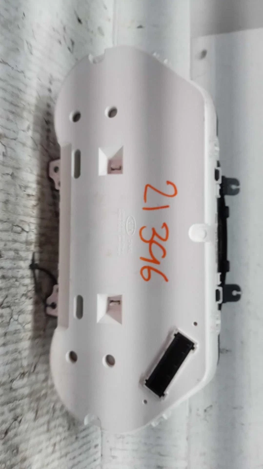Used Speedometer Gauge fits: 2016 Kia Sorento cluster MPH 3.5`` display screen 3 - Image 2 of 4