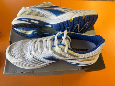 Diadora Mythos Axeler 2 Schuhe Größe 39 NEU!
