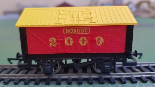 Hornby R6458 2009 Salt Wagon, red and yellow, Boxed - Foto 7 di 10