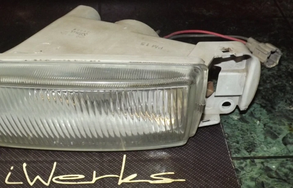 97-01 USDM OEM Infiniti Q45 delantero lado del conductor luz antiniebla perno cubierta moldura L Foto 4 de 4