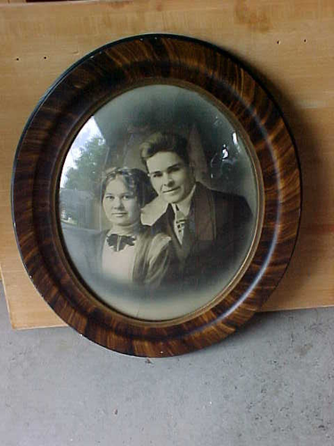 antique oval gesso tiger oak wood bubble glass picture frame 22x18 inch - Picture 11 of 13