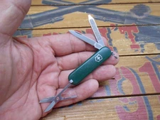 Victorinox Classic SD Swiss Army Knife 58mm Green