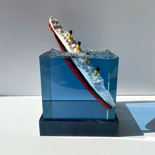Rms Titanic Model Sinking Resin Diorama & Lamp
