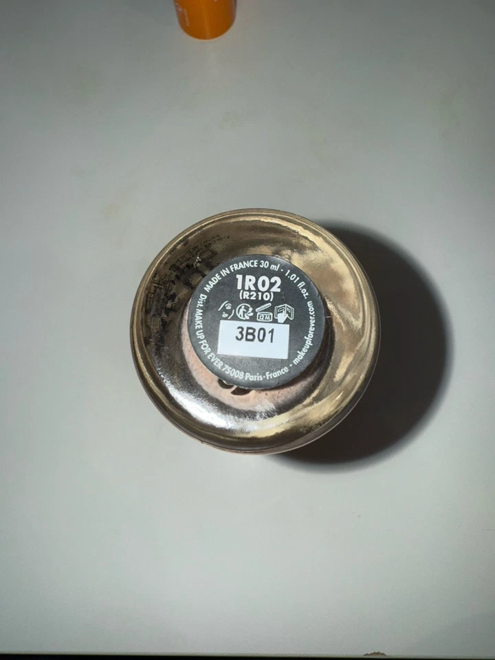 Make Up For Ever HD Skin Waterproof Natural Matte Foundation shade 1R02 - Image 4 of 4