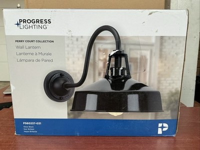 NEW Progress Lighting Perry Court 1-Light Gloss Black Outdoor Wall Lantern B81