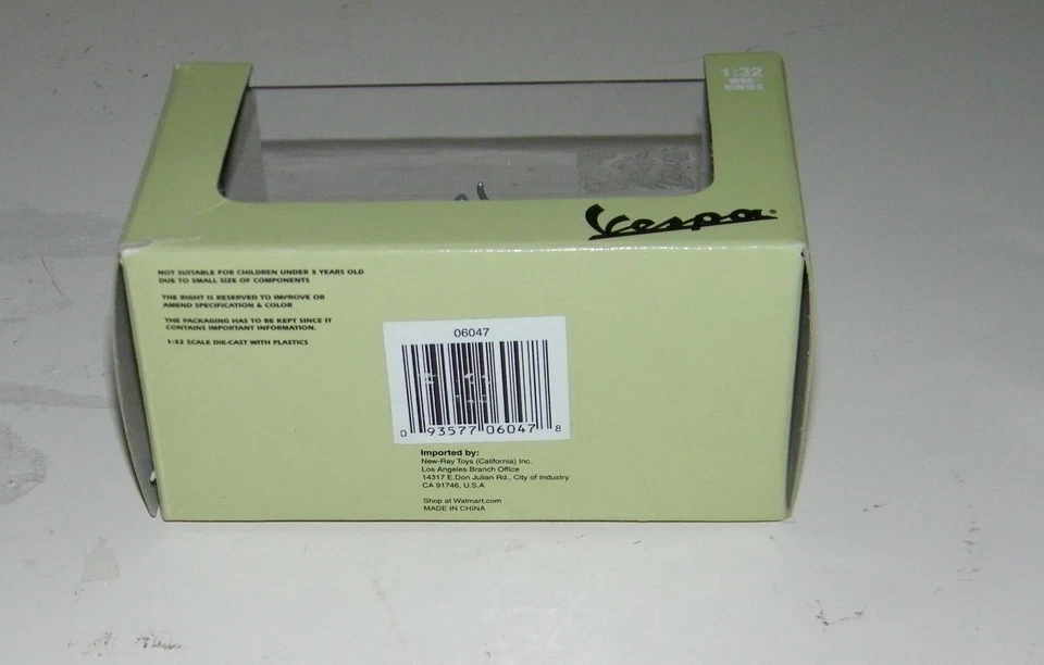 New Ray 1:32 Diecast Piaggio VESPA 125 U ( 1953 ) New In Box w/Hard Case Display - Image 4 of 4