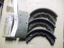 FORD CONSUL ZEPHYR ZODIAC MK2 AUSTIN A60 NEW SET FRONT BRAKE SHOES