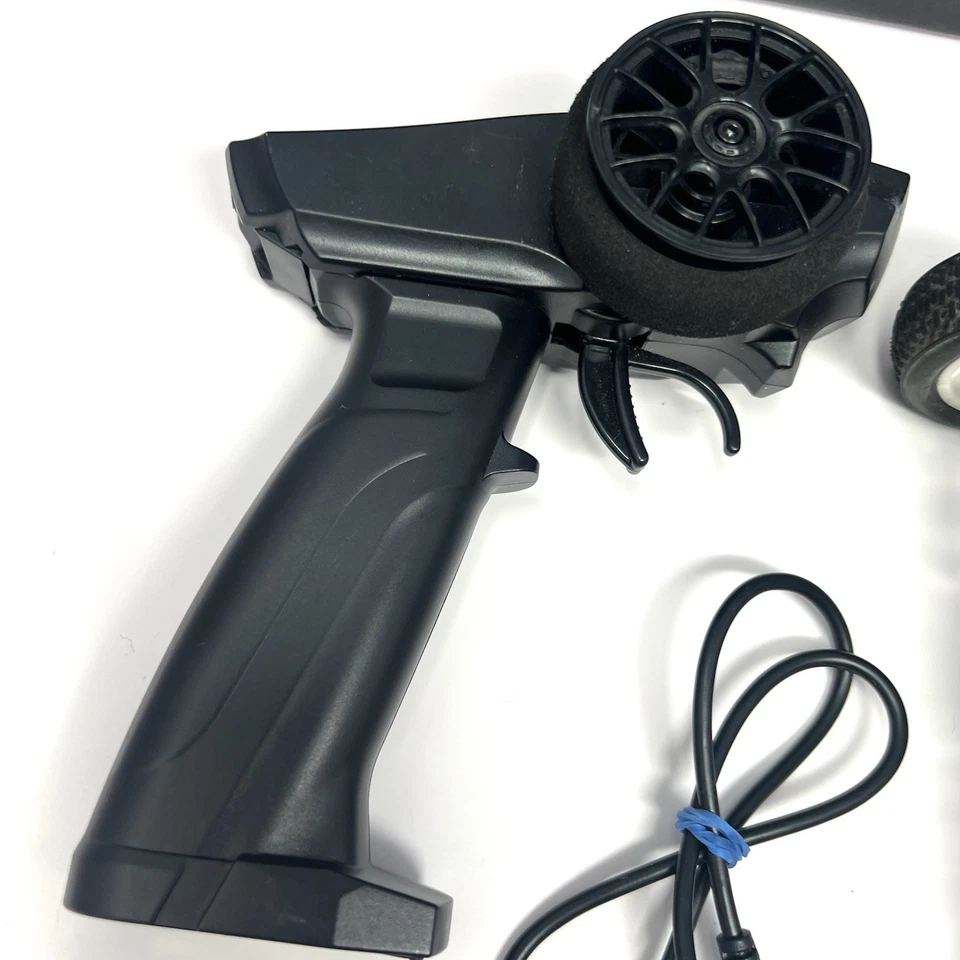 Losi Mini B 1/16th Scale 2WD Remote Control Car AS IS (NO Servo) Parts Repair - Image 2 of 4