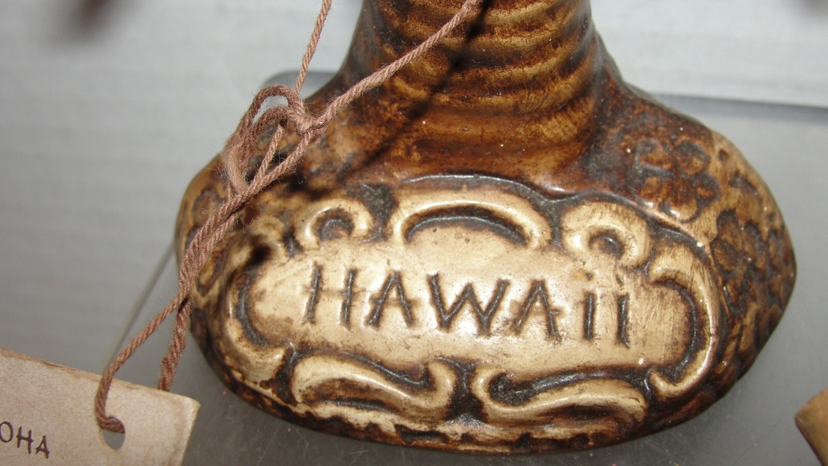 VINTAGE TREASURE CRAFT HAWAII SALT & PEPPER SOUVENIR - PALM