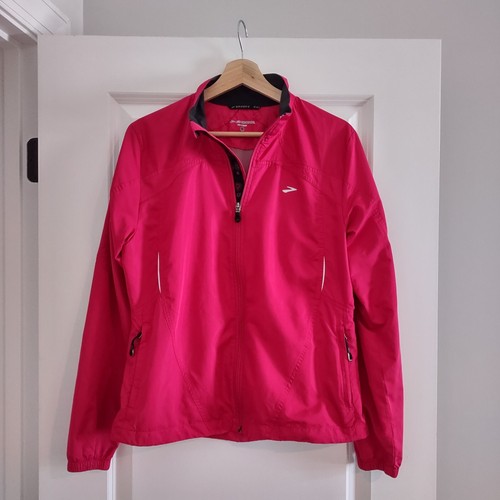 Brooks Running Damenjacke mit durchgehendem Reißverschluss Fuchsia rosa Blume reflektierend Medium
