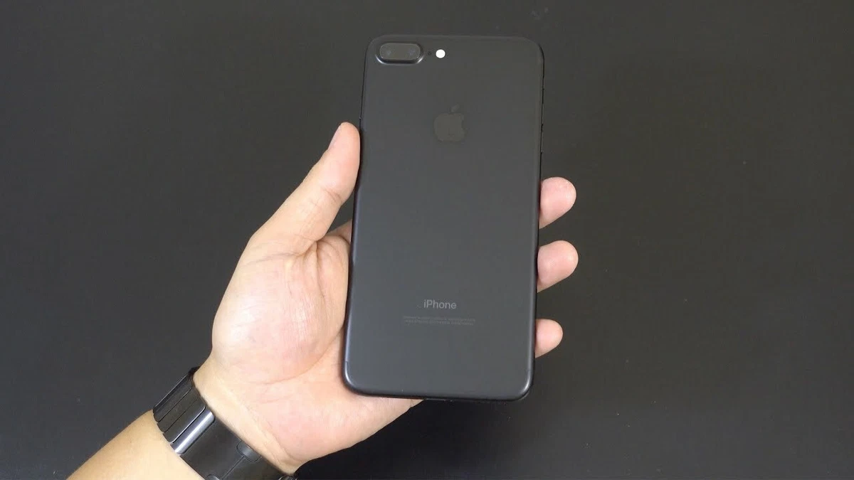 Apple iPhone 7 - 128GB - Matt Black (Unlocked) - GOOD DEAL !!!