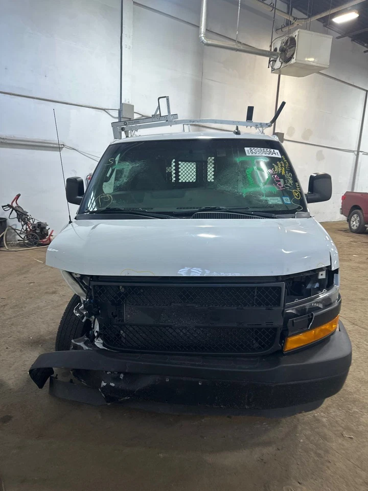 Compresor de aire acondicionado usado para: camioneta Chevrolet Express 2500 2018 4,8 grado B Foto 2 de 4