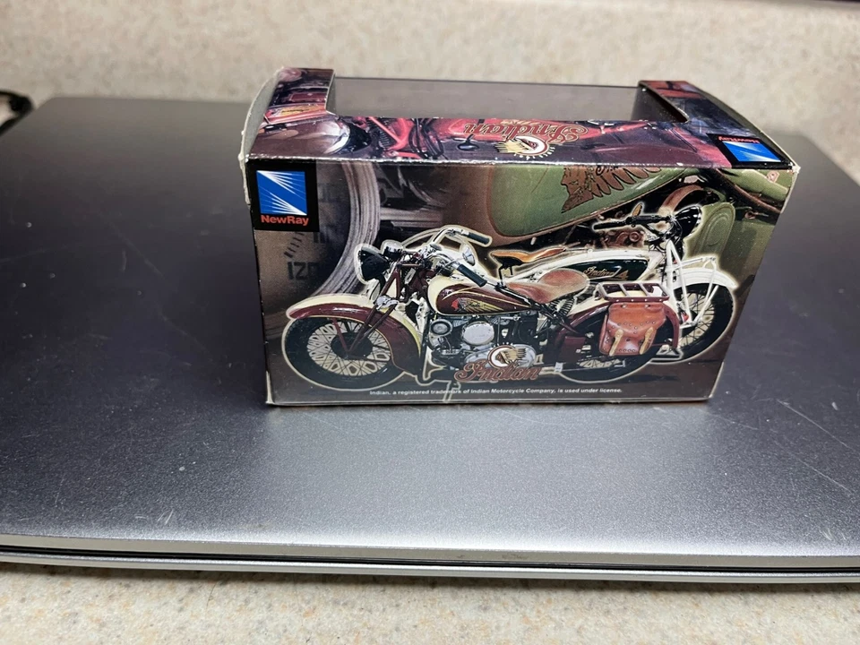 Nuevo Ray Toys Indian Sport Scout 1947 Motocicleta Die Cast Réplica 1:32 Nuevo de Lote Antiguo Foto 3 de 4