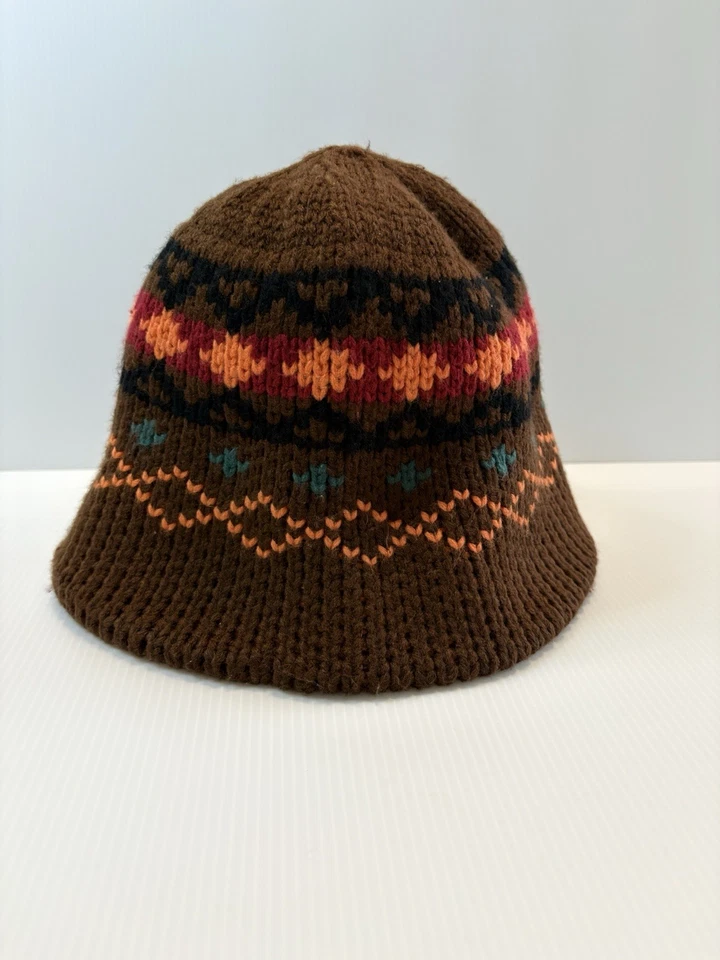 Sombrero cubo tejido Zara patrón geométrico marrón con naranja talla mediana usado en excelente estado Foto 2 de 4