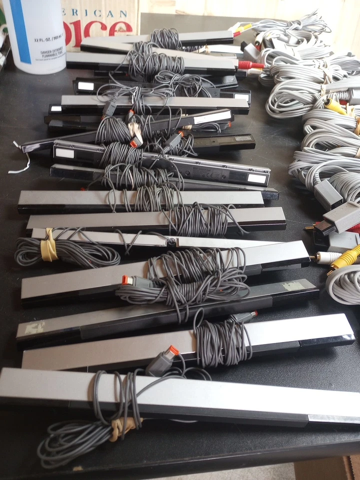 One Used Set Nintendo Wii - AV Cable RVL-009 & Gray Or Black RVL-014 Sensor Bar - Image 3 of 4