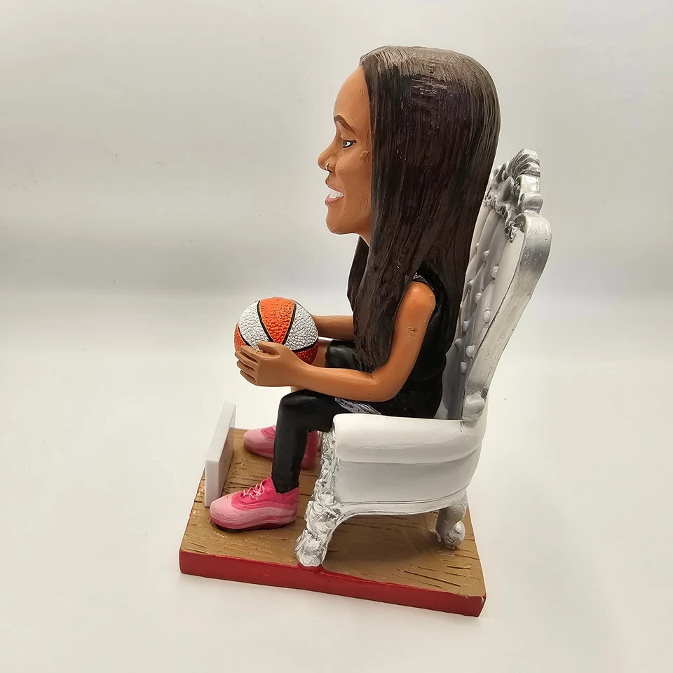 A'ja Wilson Las Vegas Aces Ring Spinning Ball 2023 WNBA Promo SGA 19/08/25 Foto 3 de 4