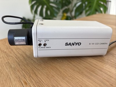 Sanyo VCB-3100P S/W CCD Kamera mit Canon 8mm Objektiv