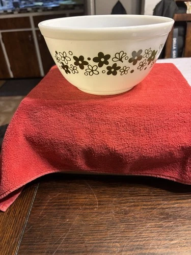 Vintage White & Green Daisy’s Pyrex # 402 1 1/2 Qt.  Nesting Bowl