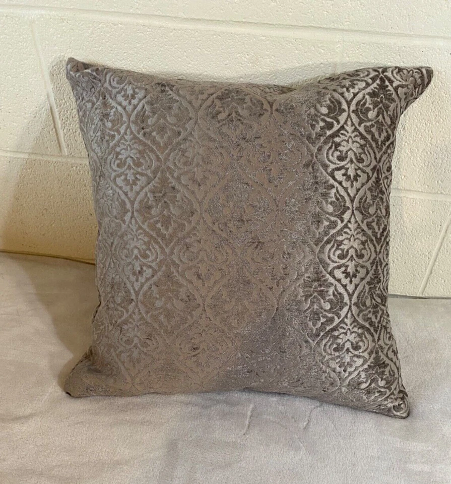 Throw Cushion/Accent 1 Pillow Medallion Silver Jacquard/Matelassé Zip Top - Image 3 of 4