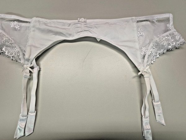 C&A Strumpfhalter / Strumpfgürtel / Strapse in weiss Gr. 44/46