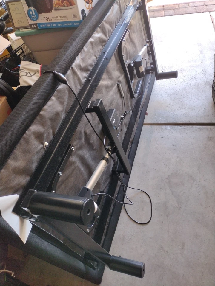 Cama ajustable inalámbrica con control remoto de colchón híbrido Foto 2 de 4