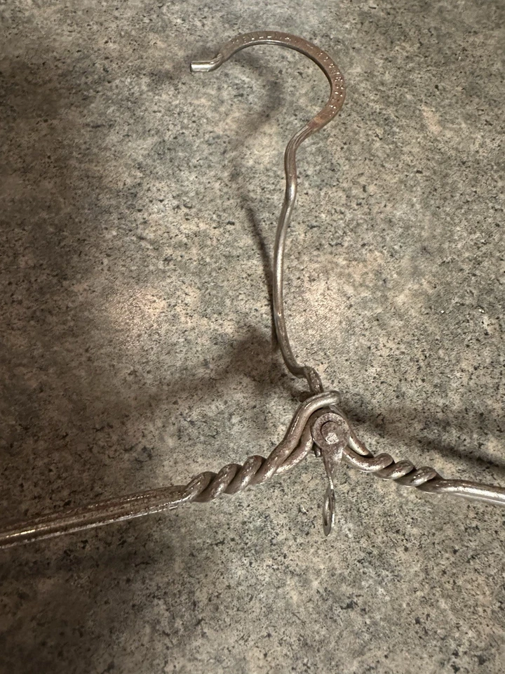 罗切斯特铂尔曼折叠金属衣架 — 第 4/4 张图片