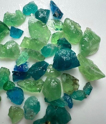 26.50 CTS fluorescent Natural Top Green Hayune Rare from Afghanistan badakhshan - Imagen 4 de 8