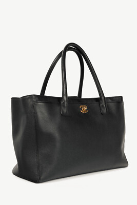 CHANEL ブラック パンチング　レザー　トートバッグ Chanel Cerf Executive Black Leather CC Tote Bag | eBay